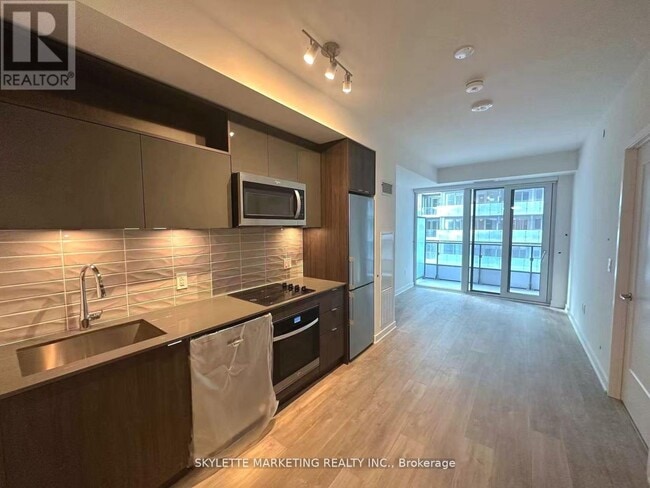 Photo - 70 Princess St Unit 1433 E
