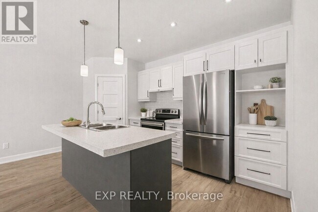 Photo - 440 Falcon Ln