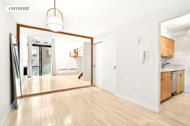 Photo - 215 E 24th St