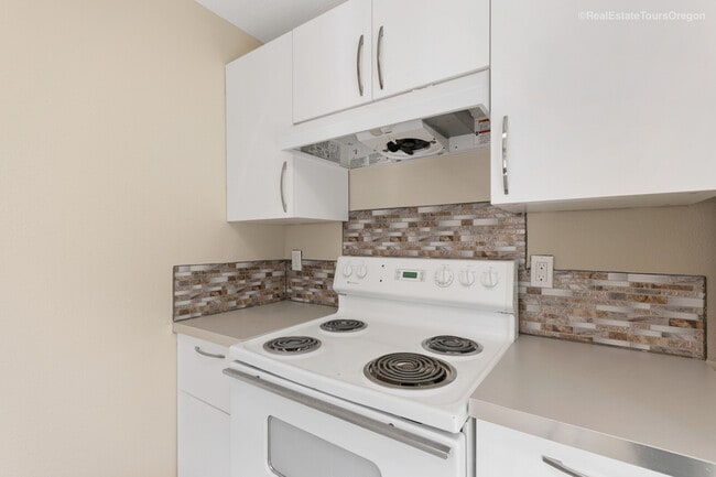 Kitchen - 151 N 29th Ave Unit C