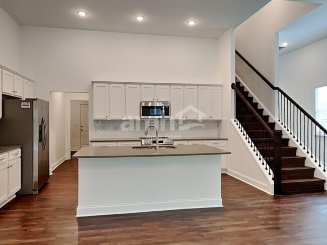 Photo - 104 Punderson Dr