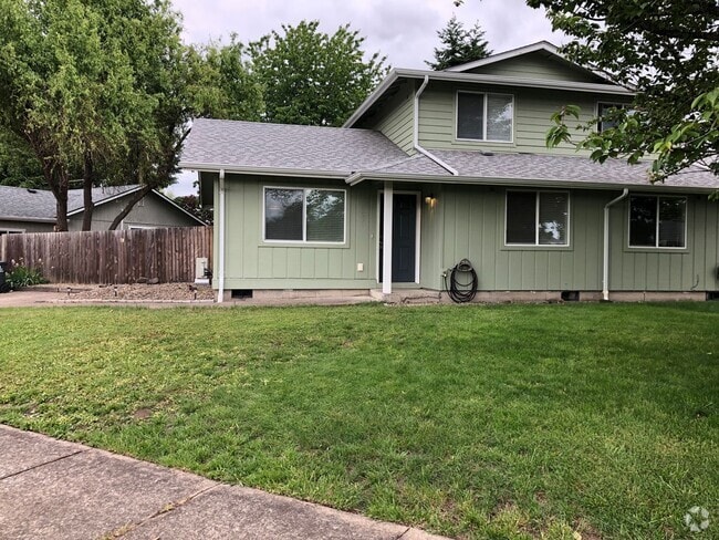 Building Photo - Completely updated 3 bedroom 1 bath duplex! Rental