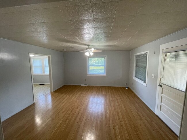 Photo - Older 2 bedroom house with a large yard