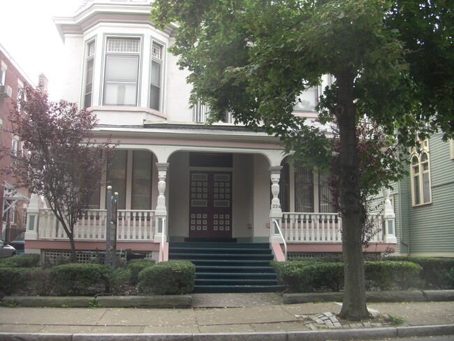 Photo - 224 S Franklin St Apartments