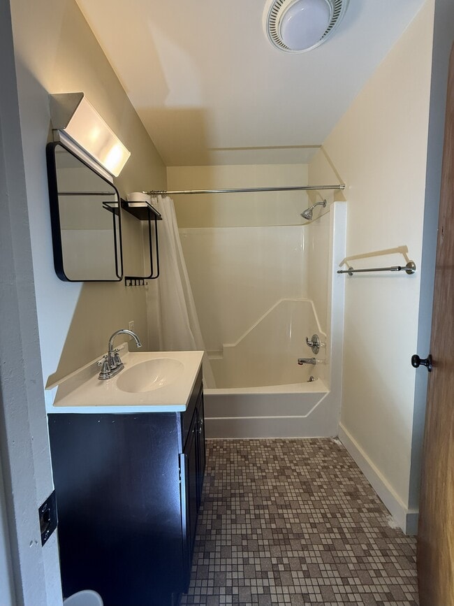 Photo - 147 S Main St