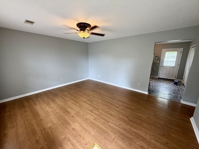 Photo - 115 Carey Ct