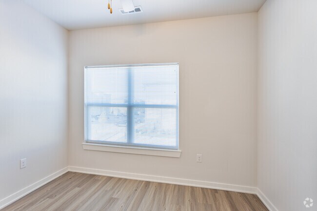 2BR, 2BA - 1142SF