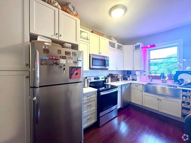 Building Photo - 1834 Beacon St Unit 16 Rental