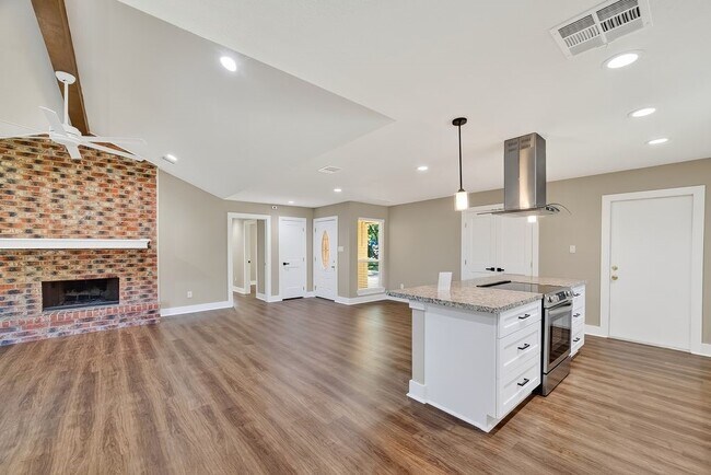 Photo - 2103 Woodway Dr