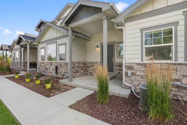 Photo - 290 E Chestnut