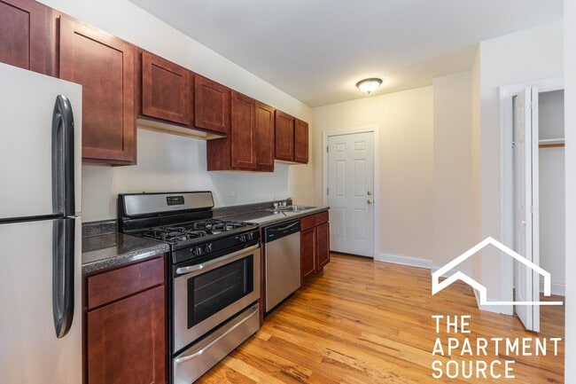 Building Photo - 957 W Cornelia Ave
