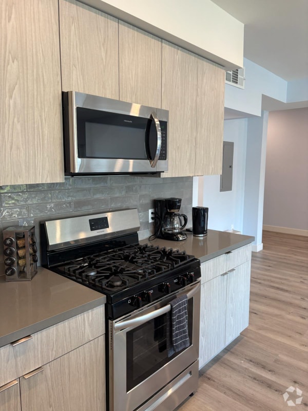 Building Photo - 10739 Kling St Unit 201 Rental