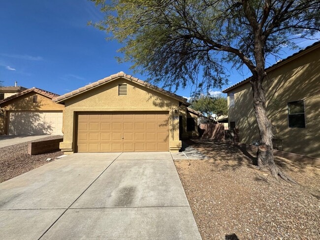 Building Photo - 3 Bedroom - 2 Bath - 2 Car Garage - Green Valley, AZ