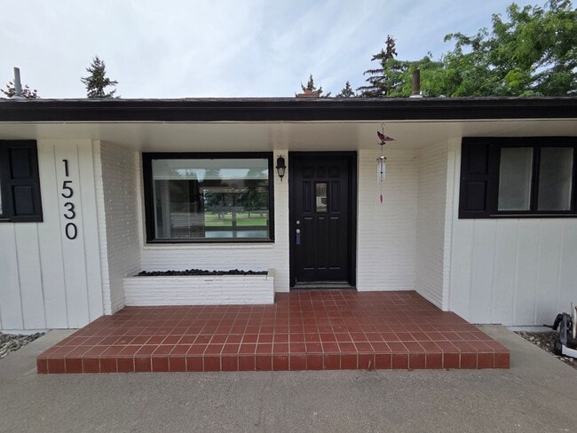 Photo - 4 Bed 2 Bath Golf Course Living