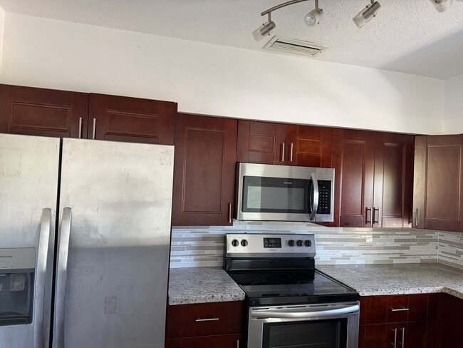 Building Photo - 2051 NE 170th St Unit North Miami Beach