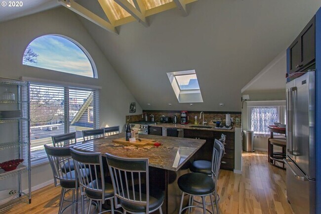 Photo - 1717 NW Hoyt St