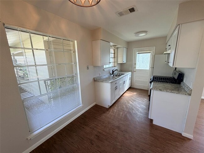 Photo - 8520 Woodstone Dr