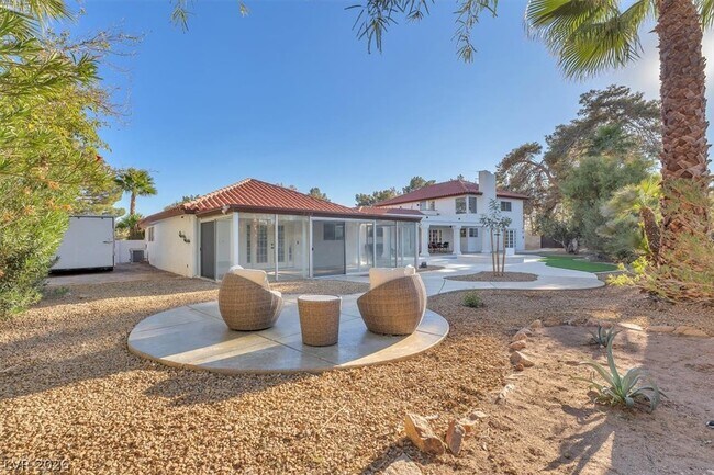 2868 Vista Del Sol Ave
