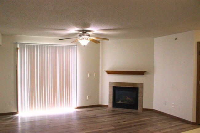 Photo - 560 Penn Ct Unit 4