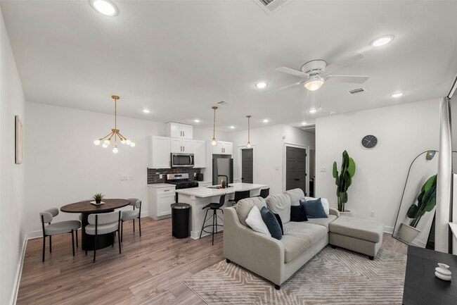 Photo - 7215 Tippett St