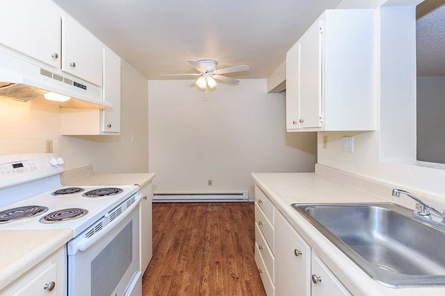 walk through kitchens! - Abalon Pointe Rental