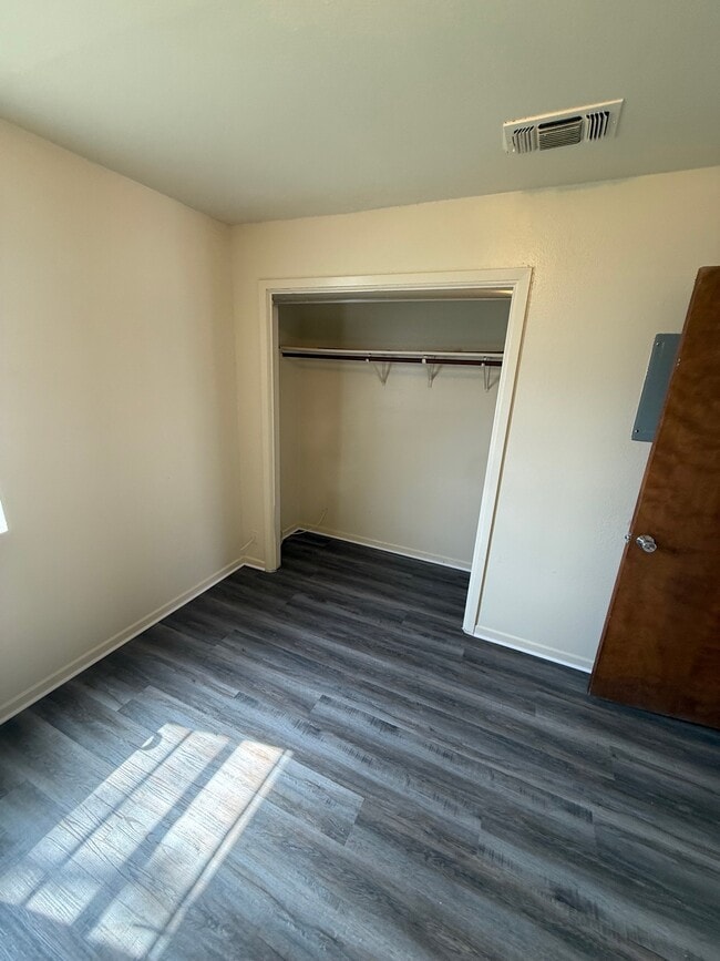 Photo - 208 Veterans Ave