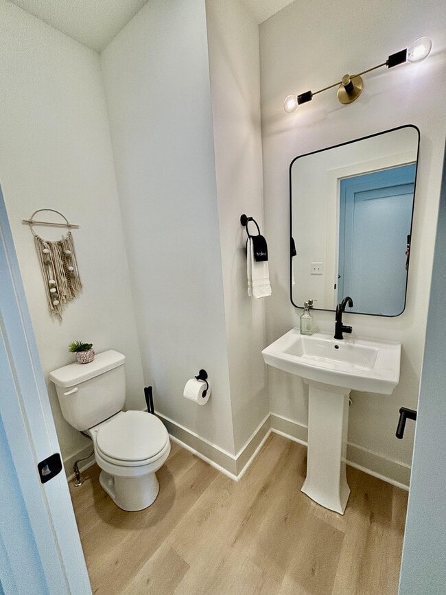 Photo - 114 Fitzgerald Dr Unidad SI FL3-ID1039080P