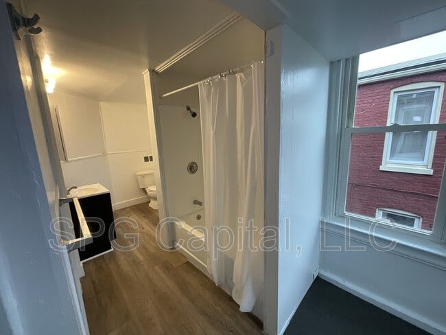 Photo - 119 W Jackson St