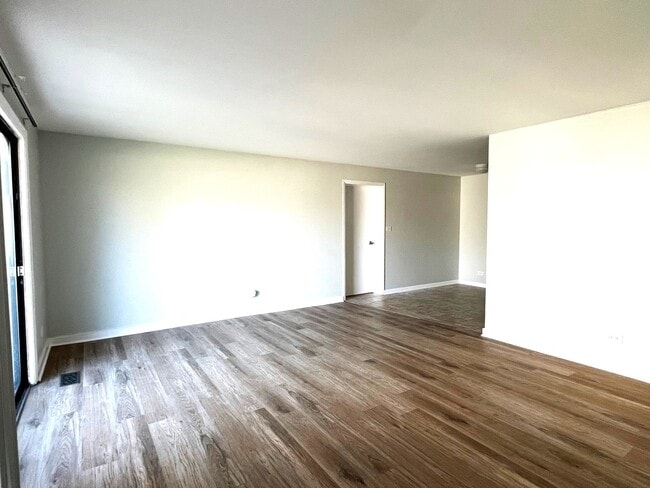 Photo - 102 Tonset Ct