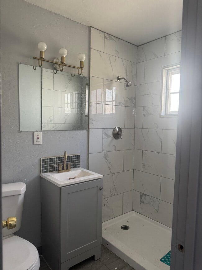 Bathroom - 13751 El Cajon Dr Apartamentos Unidad 2