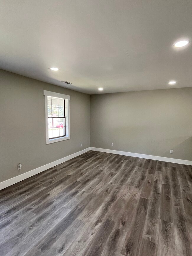 Photo - 971 Shannon Dr Unit F