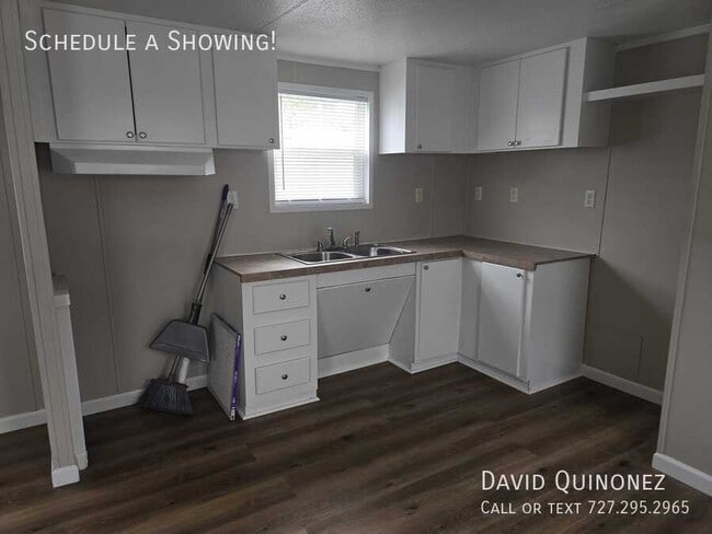 Building Photo - 10 Butler Dr