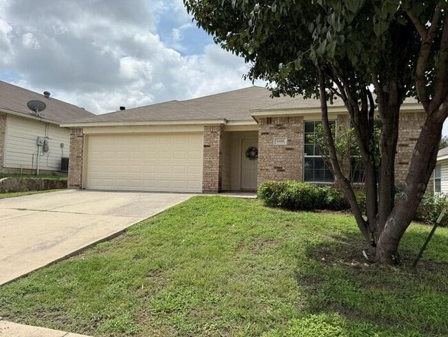 Building Photo - charming 3-bedroom, 2-bath home located in the highly sought-after Sendera Ranch community.