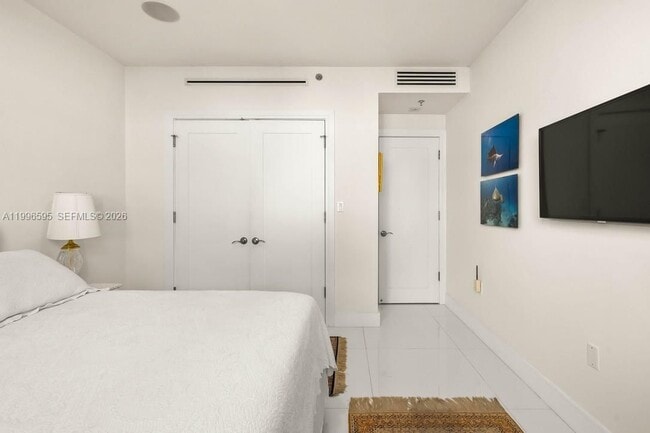 Photo - 1000 Venetian Way