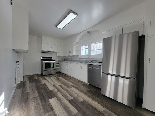 Photo - Newly Updated Modern 3 Bedroom, 1 Bathroom Apartment for Rent in Shelley with Garage! By Real Pro... Unidad 347 Center