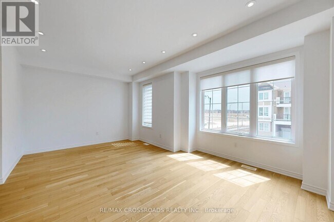 Photo - 34 Avani Ave