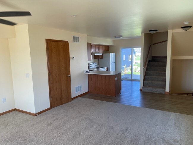 Photo - 221 N Bergamont Blvd