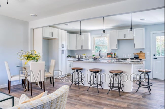 Photo - 2204 Emerson Pl