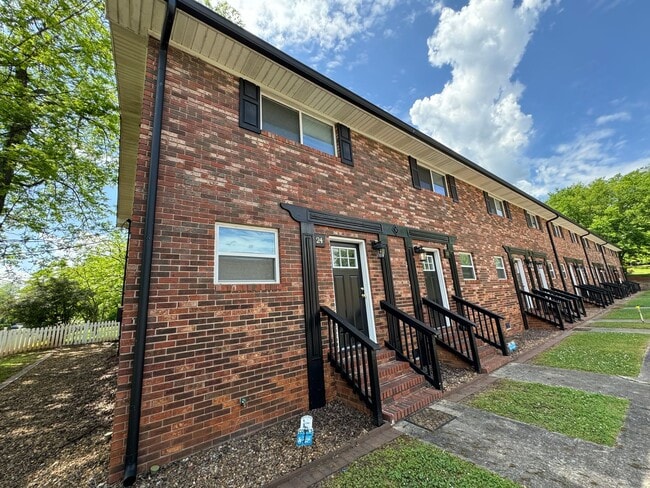 Brick 2/1 Apartment in Cave Spring- $995 - Brick 2/1 Apartment in Cave Spring- $995