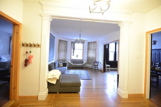 Photo - 5 BED/2 BATH NEAR B.U. & PACKARD'S CORNER