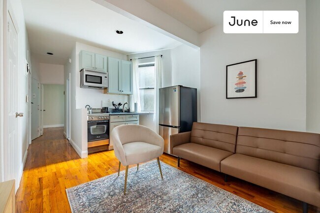 Photo - 611 E 11th St