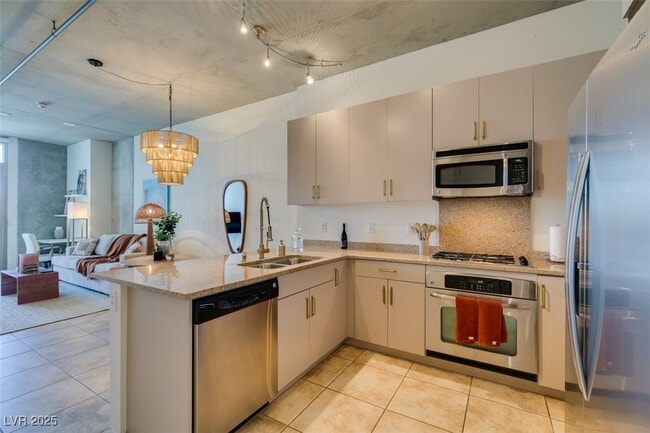 Photo - 353 E Bonneville Ave Unidad 343 Rental