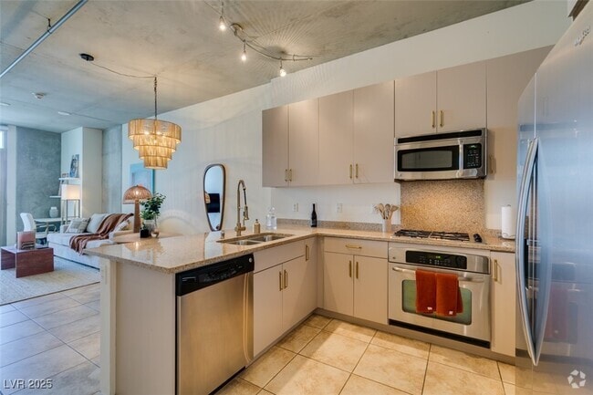 Building Photo - 353 E Bonneville Ave Unit 343 Rental