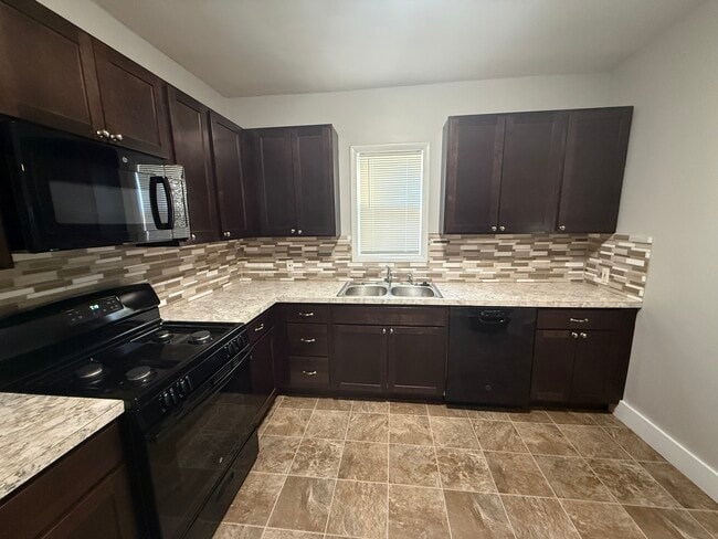 Photo - 2936 Earle Ave SW