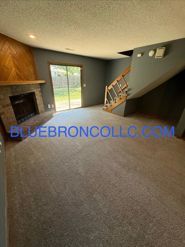 Photo - 101 SW Oxford Pl