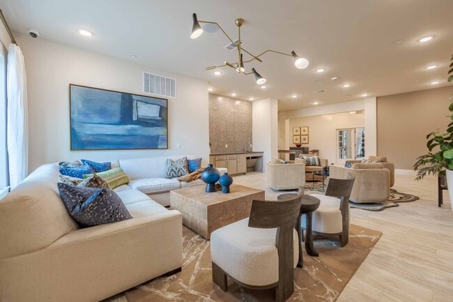 Building Photo - Emilia