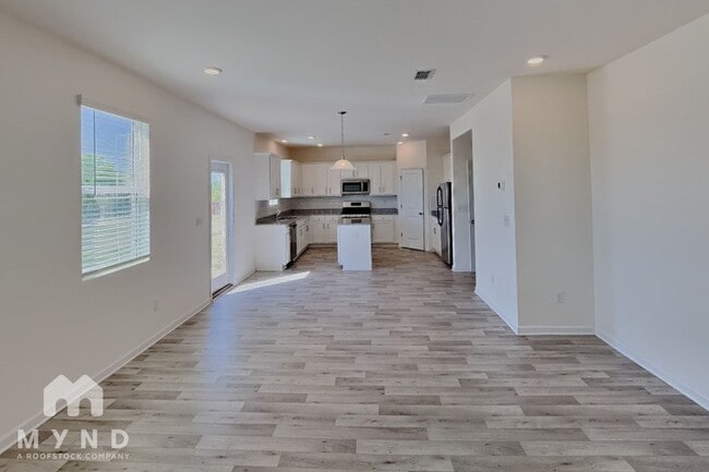 Photo - 354 Rayland St