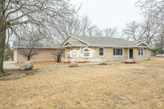 Building Photo - 4070 NE Alice's Rd Rental