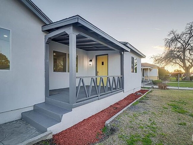 Building Photo - Stunning 2-Bedroom Home with Modern Updates