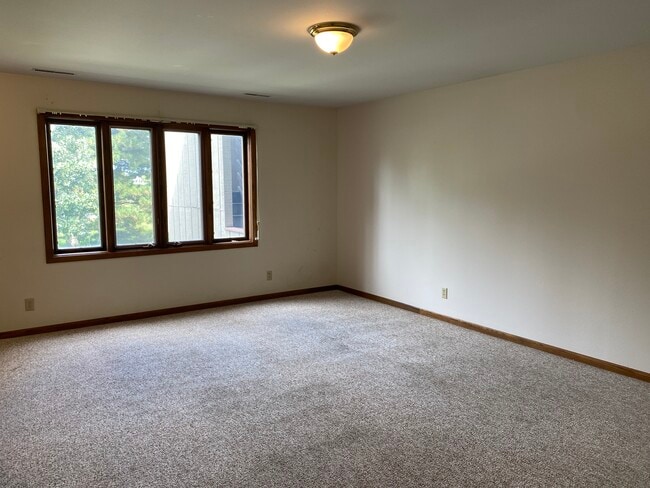 Building Photo - 3009 Grove Ave Unit 3